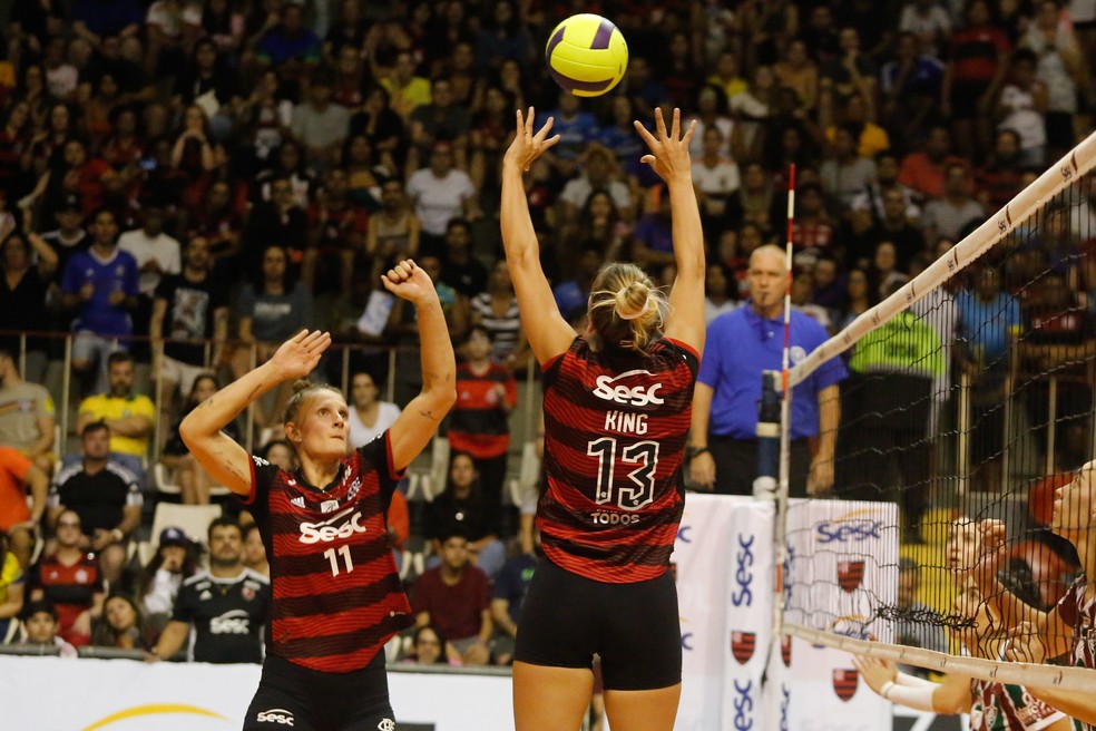 Brie King levanta para Valquíria durante a final do Campeonato Carioca — Foto: Gilvan de Souza/Flamengo