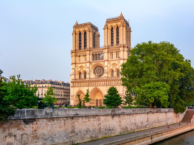 Notre-Dame de Paris Cathedral at sunset, France (Foto: Getty Images/iStockphoto)