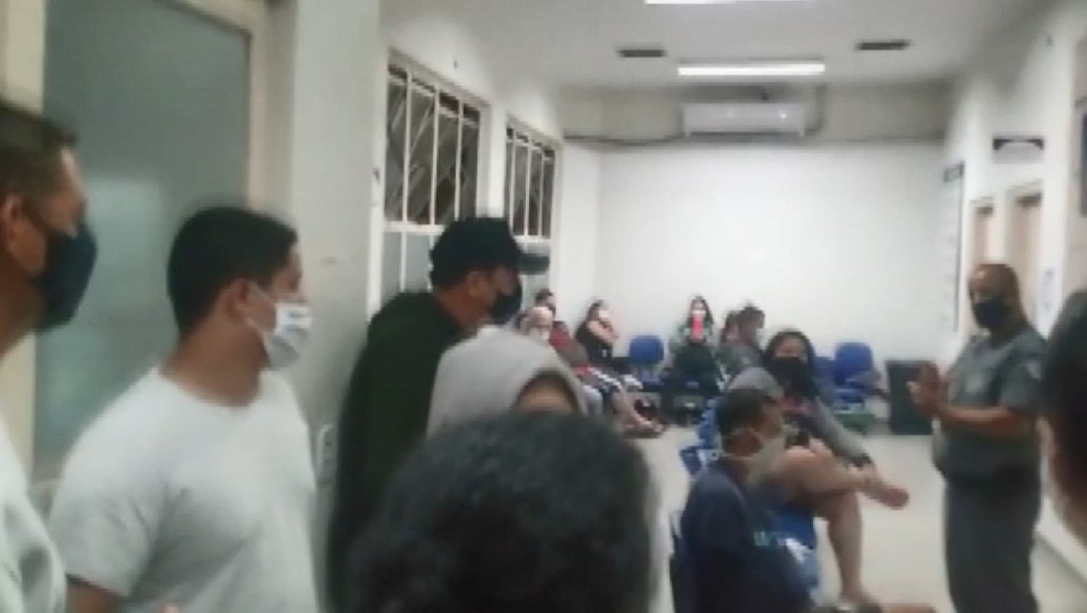 Hospital de Itapira ficou superlotado na segunda-feira — Foto: Reprodução/EPTV