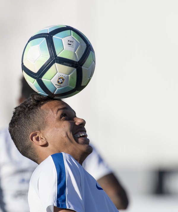 Bom no freestyle, Pedrinho projeta mais dribles no Corinthians: 