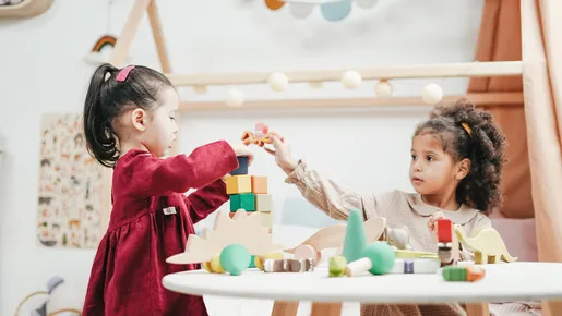 Desenvolvimento: entenda os benefícios das brincadeiras para o cérebro das crianças