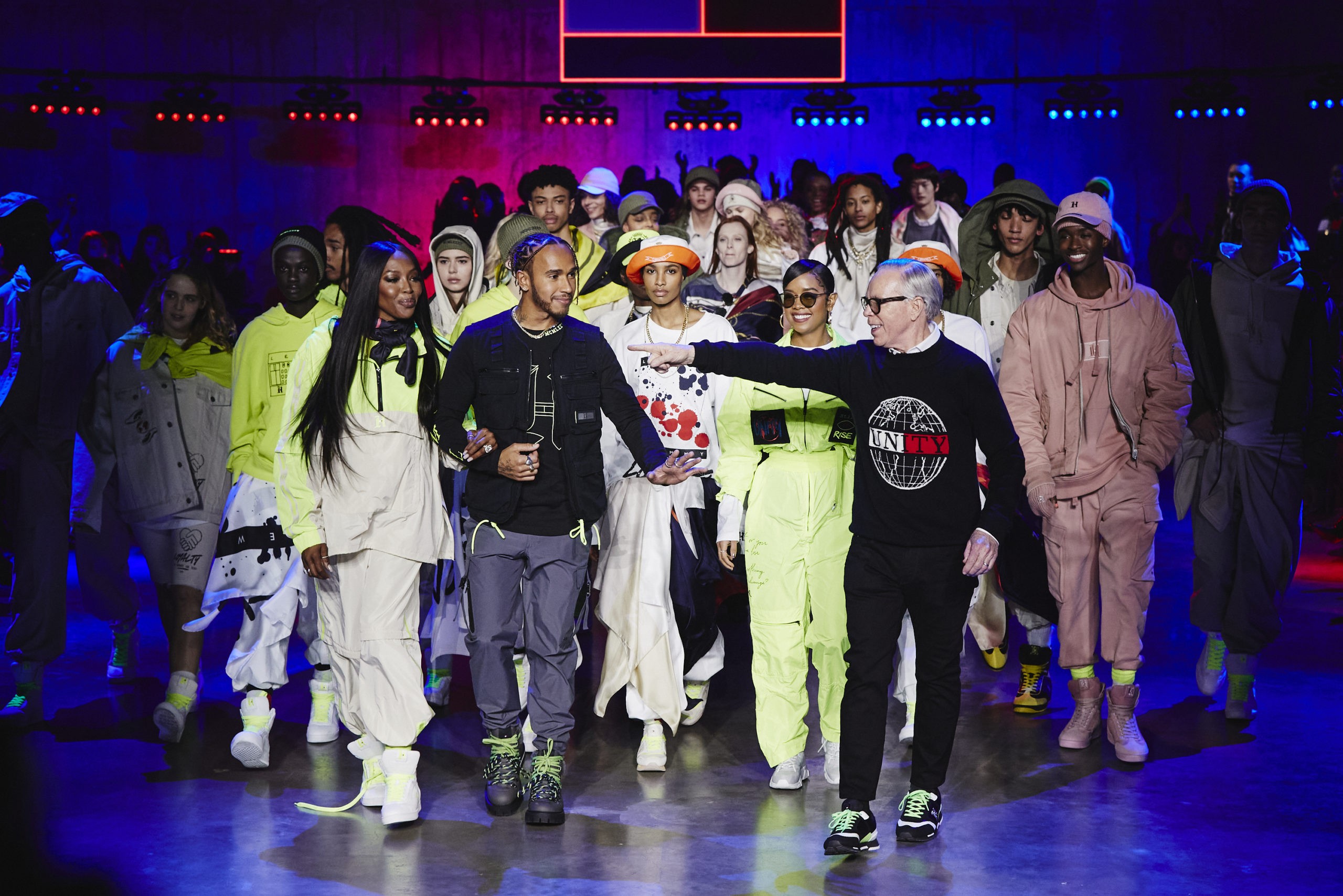 LONDON, ENGLAND - FEBRUARY 16: A model walks the runway TOMMYNOW London Spring 2020 at Tate Modern on February 16, 2020 in London, England. (Photo by John Phillips/Getty Images for Tommy Hilfiger) (Foto: Getty Images for Tommy Hilfiger)