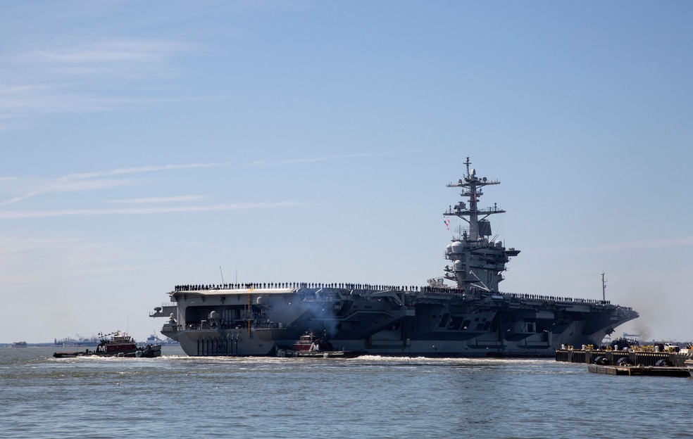 Foto de arquivo, de 1º de abril, mostra o USS Abraham Lincoln na estação naval de Norfolk, no Reino Unido — Foto: Kaitlin McKeown/The Virginian-Pilot via AP