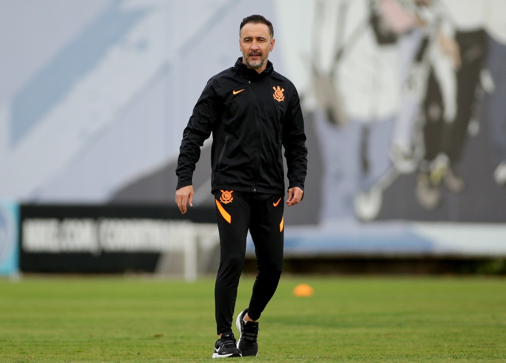 V&iacute;tor Pereira no treino do Corinthians nesta quinta-feira &mdash; Foto: Rodrigo Coca/Ag. Corinthians
