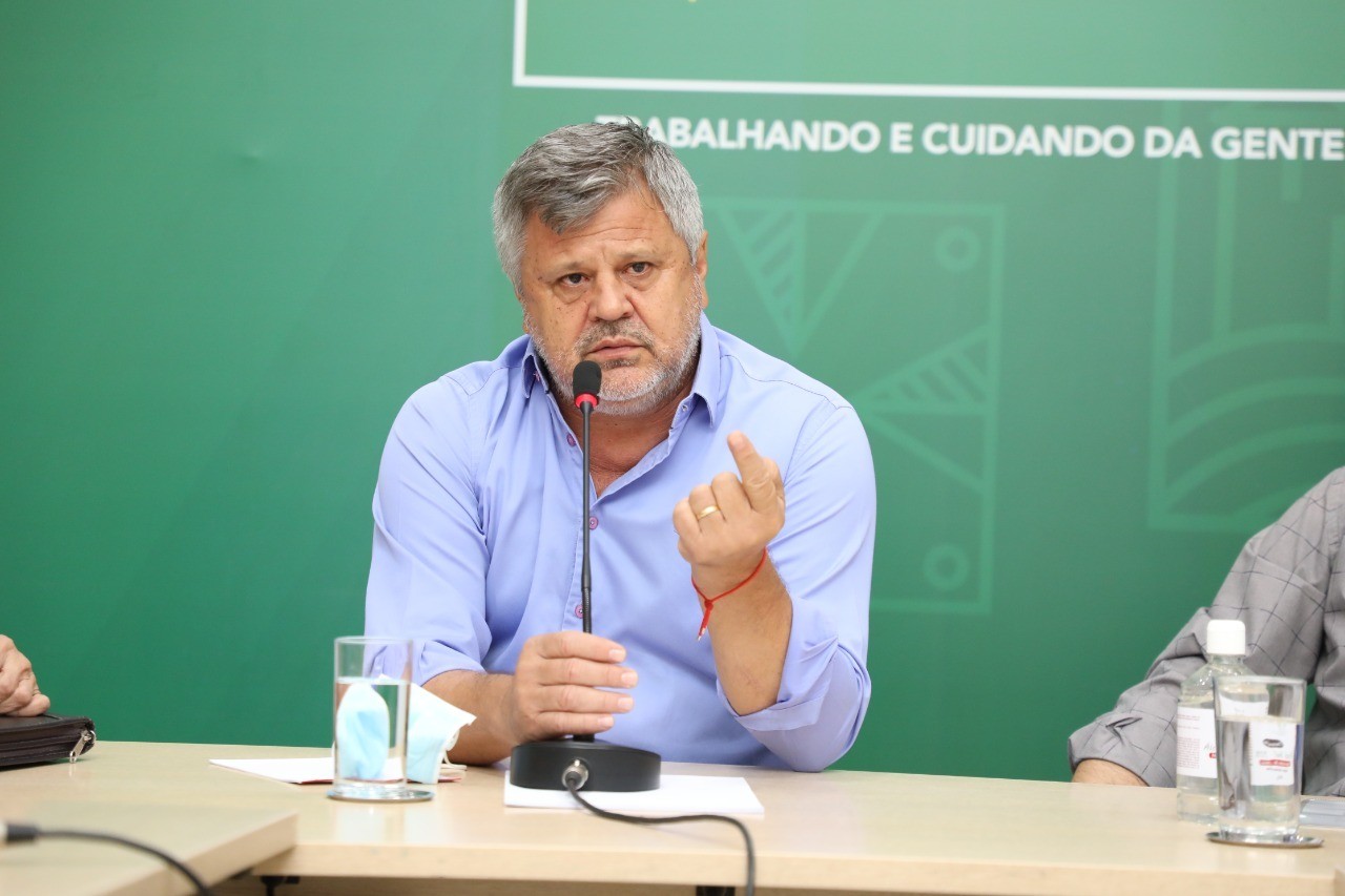 Prefeito em exercício assina decreto que põe fim à exigência do uso de máscara em locais fechados em Cuiabá