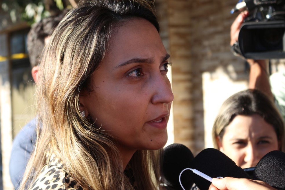 A delegada Luana Alves afirma que o ex-namorado é o principal suspeito do crime. (Foto: José Marcelo / G1)
