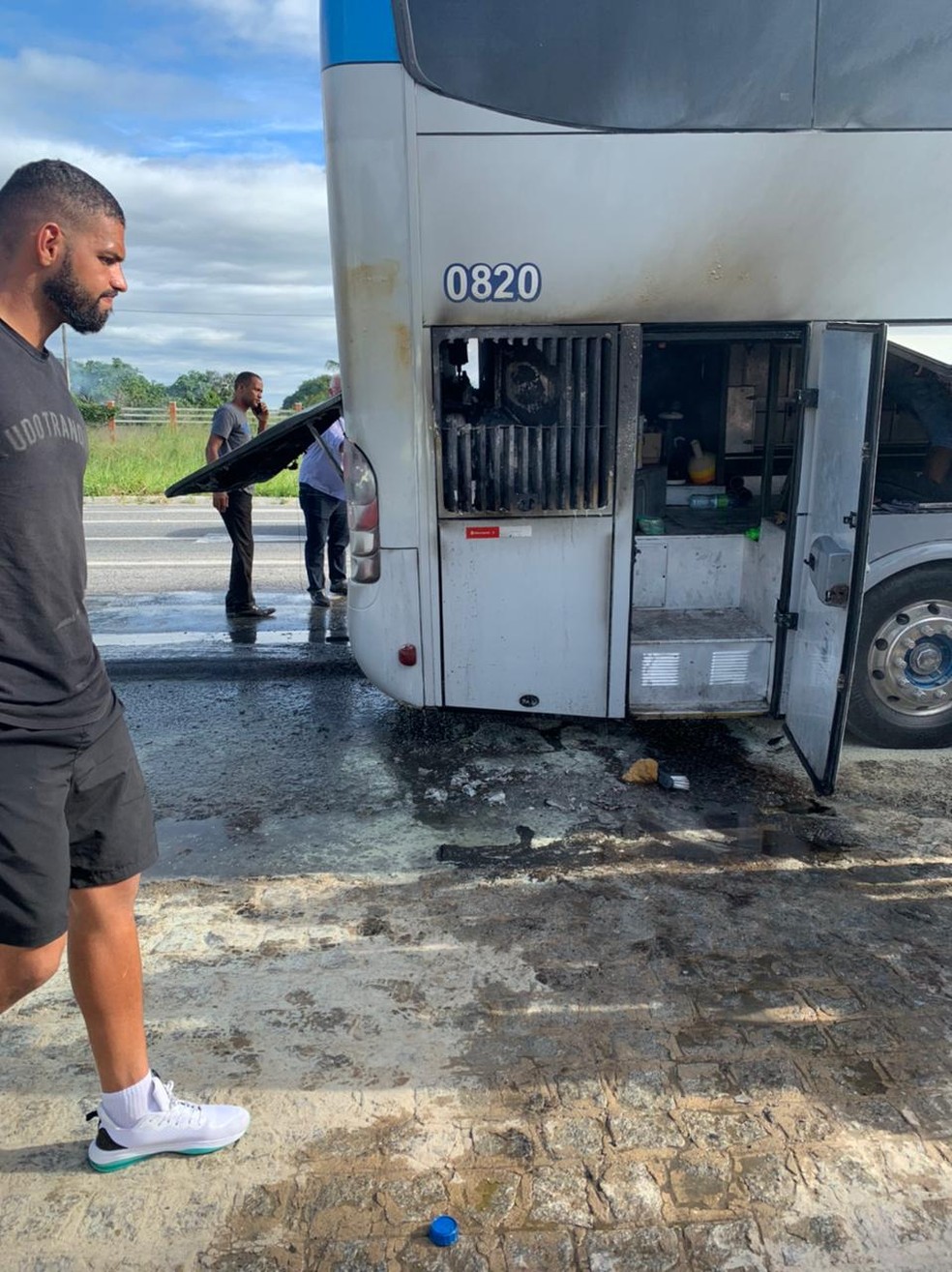 Ônibus do Atlético-PB pega fogo em viagem, mas delegação sai ilesa, atlético-pb