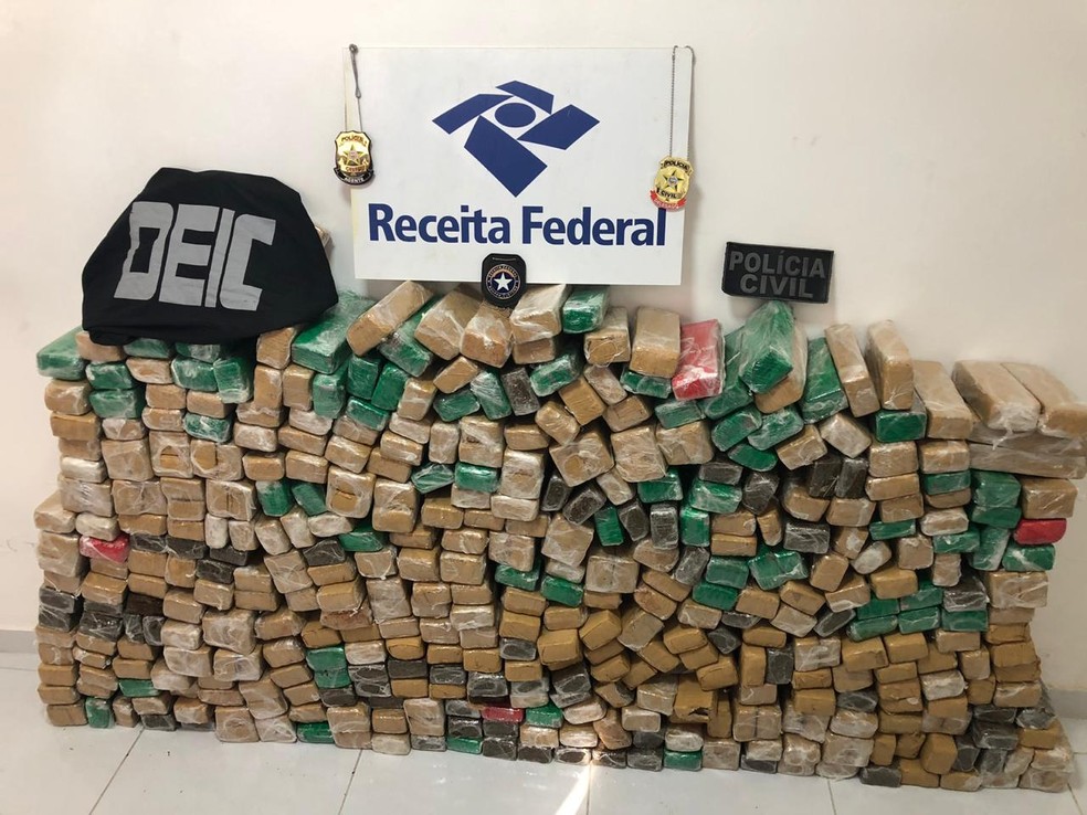 Polícia Civil de Alagoas e receita Federal apreendem 300 kg de maconha — Foto: Ascom/Polícia Civil