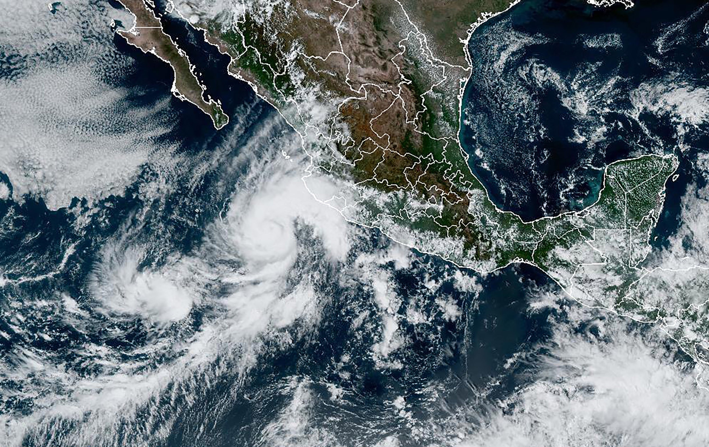 Furacão Orlene sobe para categoria 4 na costa do Pacífico do México