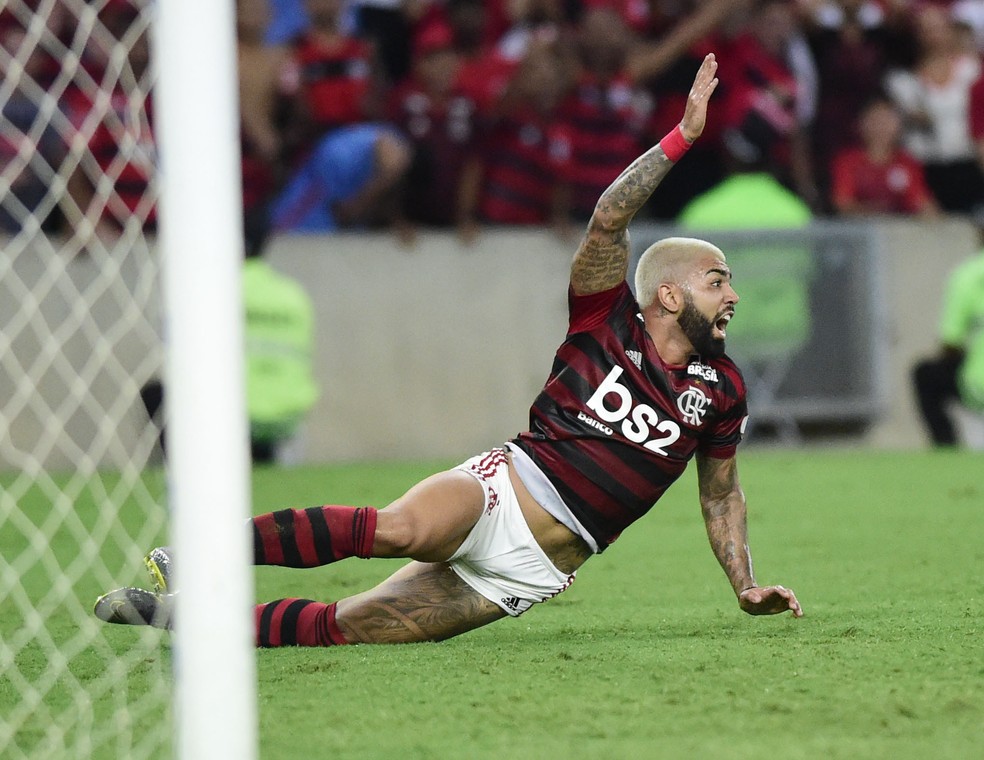 Gabigol ainda não conseguiu fazer gol jogando como ponta no Flamengo — Foto: André Durão