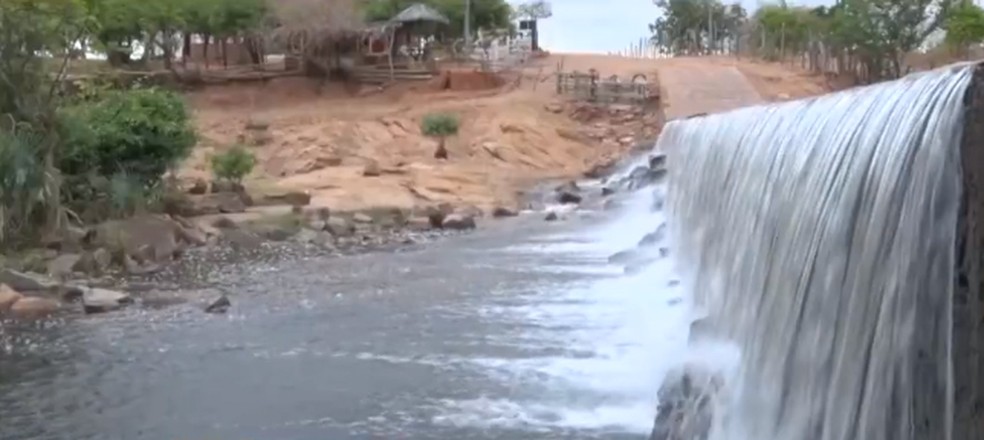 Água de barragem voltou a atingir nível do rio Canindé, no Sul do Piauí — Foto: Reprodução/TV Clube