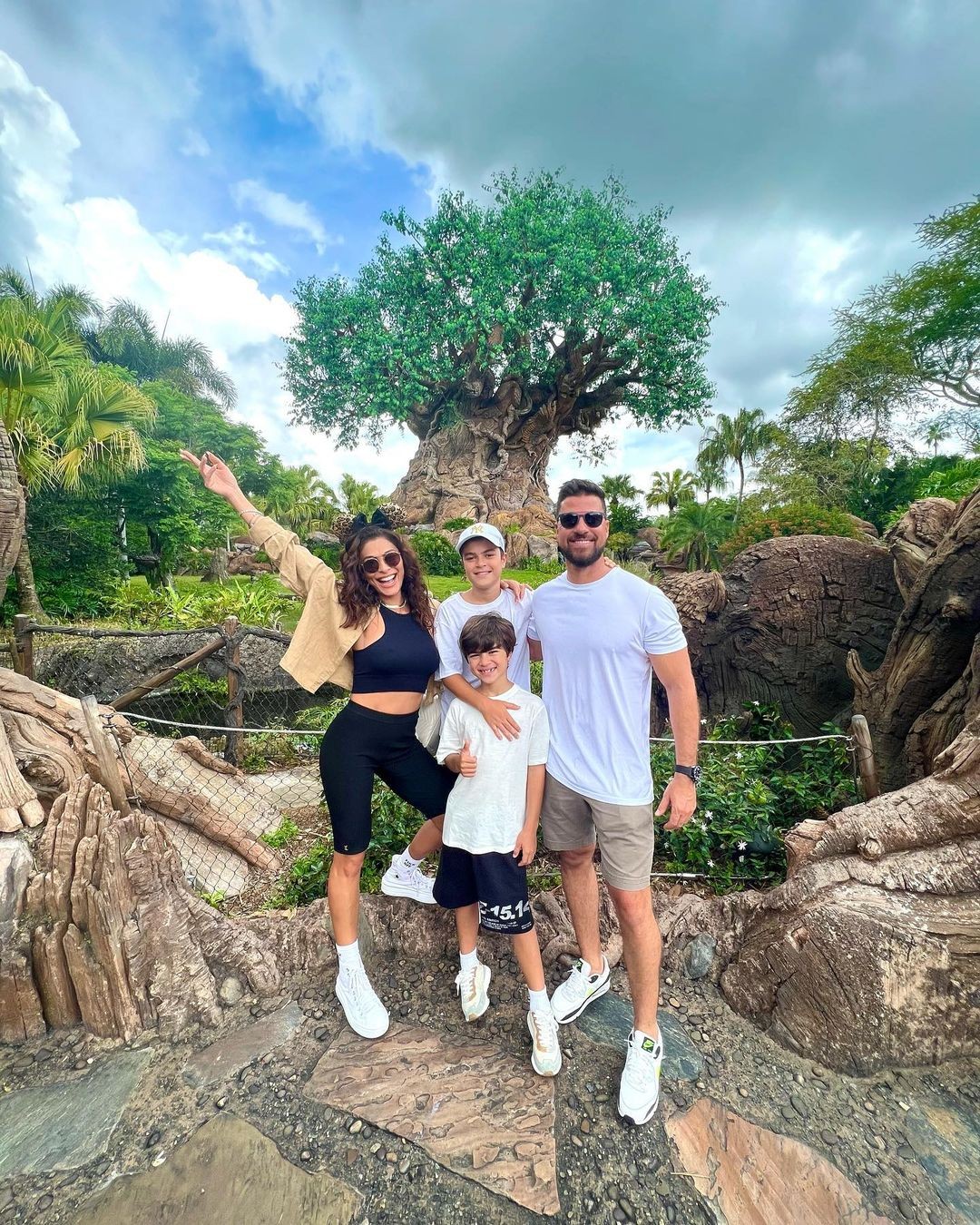 Juliana Paes com o marido e os filhos (Foto: Reprodução Instagram)