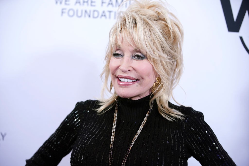 NEW YORK, NEW YORK - NOVEMBER 05: Dolly Parton attends We Are Family Foundation honors Dolly Parton & Jean Paul Gaultier at Hammerstein Ballroom on November 05, 2019 in New York City. (Photo by John Lamparski/Getty Images) (Foto: Getty Images)