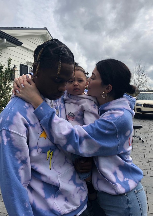 Travis com Kylie e Stormi (Foto: Reprodução/Instagram)