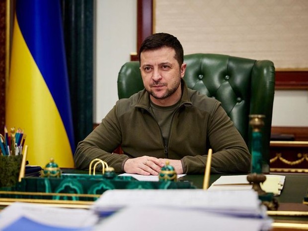 Jaqueta do presidente da Ucrânia é leiloada por R$ 565 mil (Foto: Reprodução/Instagram @zelensky_official)