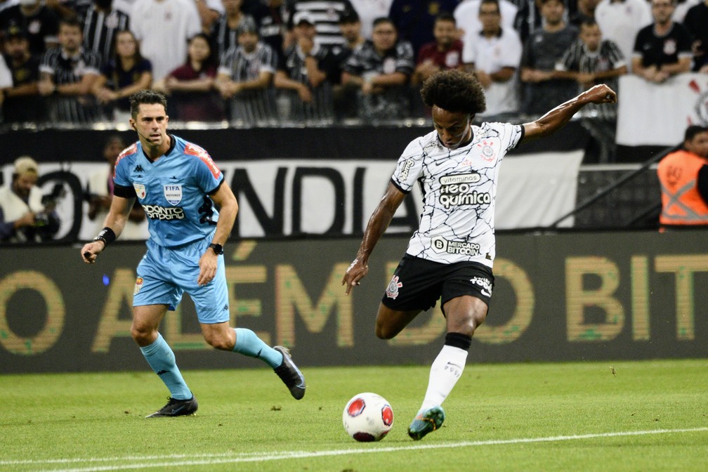Com dores no quadril, Willian pode desfalcar o Corinthians na semifinal