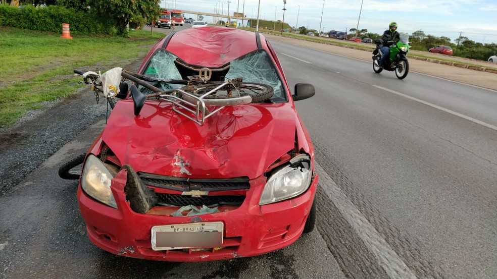 Ciclista morre atropelado na BR-040, em Santa Maria, no DF — Foto: CBMDF/Divulgação