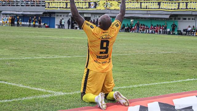 Sass&aacute; marcou os dois gols e agora tem 9 na S&eacute;rie C