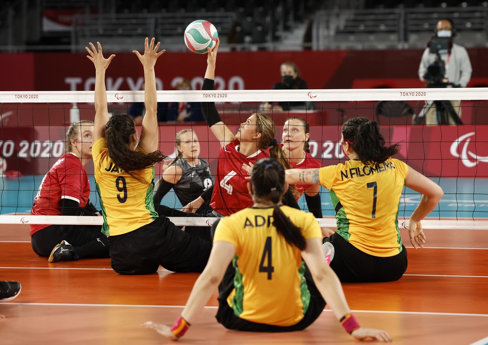 Seleção brasileira na disputa do bronze contra o Canadá no vôlei sentado feminino — Foto: REUTERS/Issei Kato