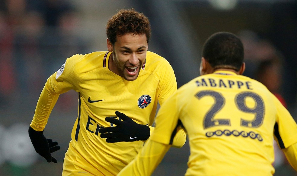Neymar comemora seu gol pelo PSG contra o Rennes: 