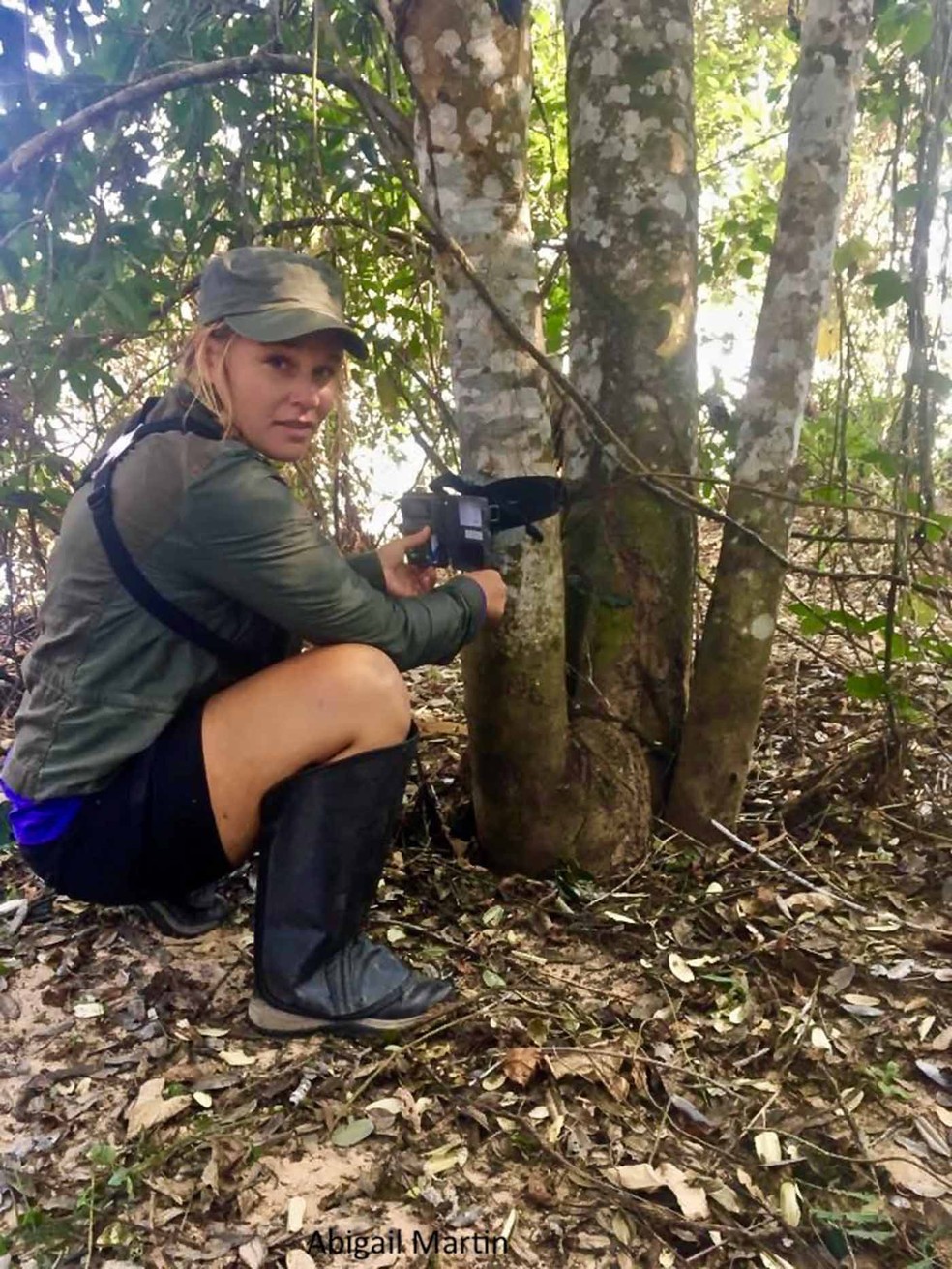 Abigail Martin é uma zoóloga americana de 28 anos que desde 2013 mantém um catálogo de onças-pintadas descobertas e 'batizadas' por ecoturistas — Foto: Arquivo pessoal/Abigail Martin/Jaguar ID Project