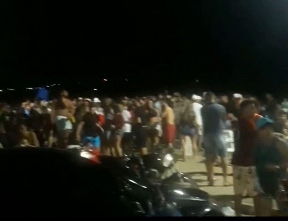 Festa na praia em Baía da Traição desrespeita normas de segurança — Foto: TV Cabo Branco/Reprodução