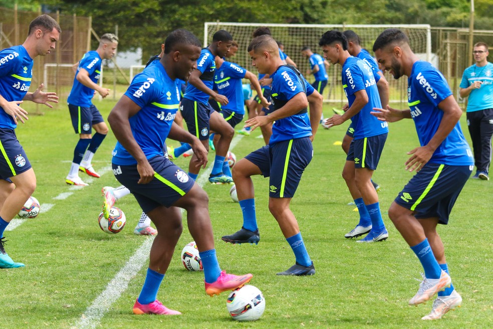 Elias em treino do time de transição do Grêmio — Foto: Renan Jardim/Grêmio