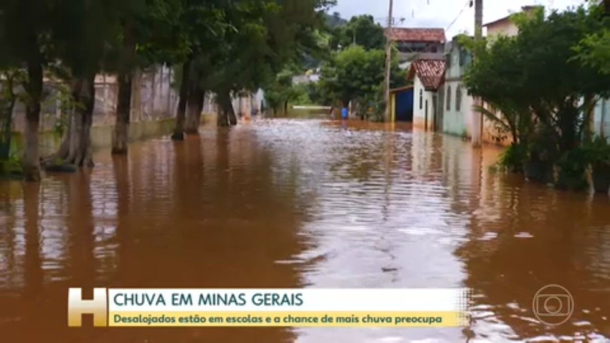 Escola estadual de Jampruca, Leste de MG, abriga 10 famílias após Rio ...