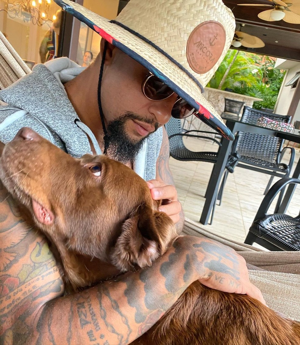 Felipe Melo com o seu labrador, Tartufo  Foto: Divulgao