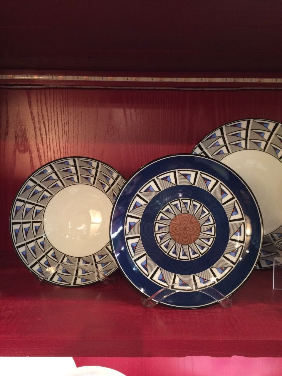 Com exclusividade, a 6F traz para os lojistas coleções da Richard Ginori de porcelanas pintadas à mão. Na foto, coleção Áurea (Foto: Casa e Jardim)