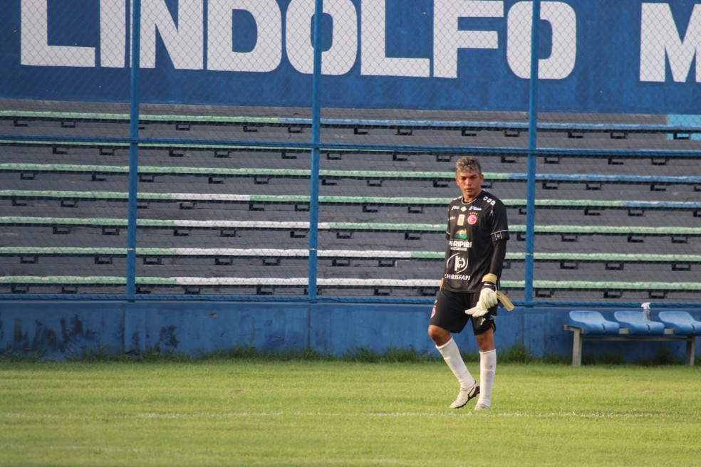 Jaílson, goleiro do 4 de Julho — Foto: Josiel Martins/ge.globo