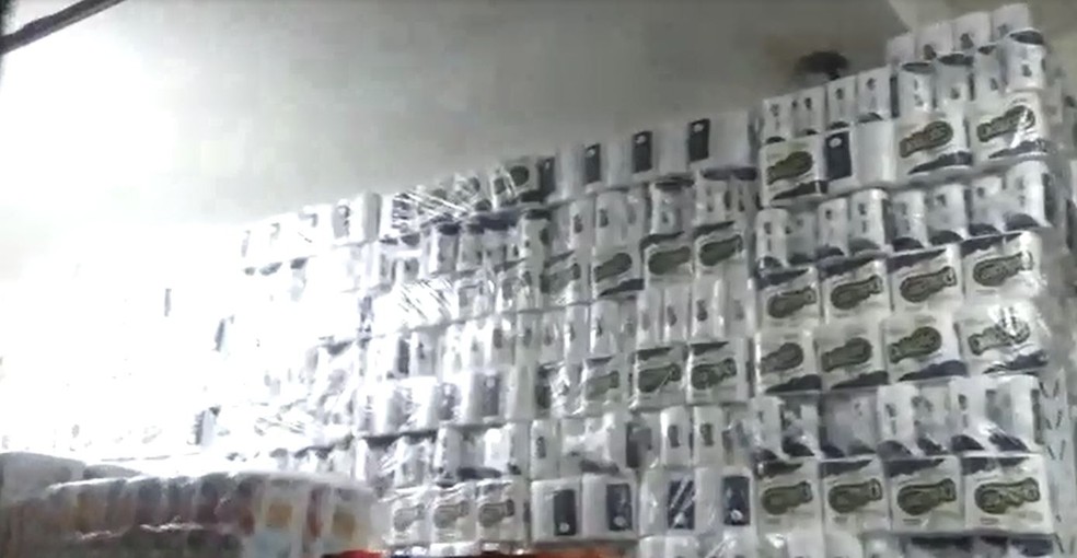 Imagem de apreensão de lote de carga roubada de papel higiênico durante operação da Polícia Civil de Jundiaí, em setembro de 2020 — Foto: Divulgação/ Polícia Civil 
