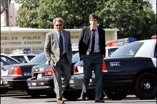 Os atores Harrison Ford e Josh Hartnett em cena de ‘Divisão de Homicídios’ (2003) (Foto: Reprodução)