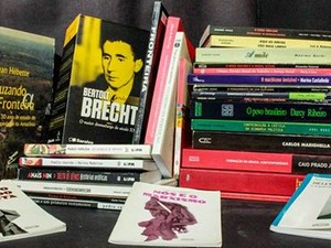 Feira reúne livros de diversos segmentos, disponíveis a preços baixos. (Foto: Divulgação)
