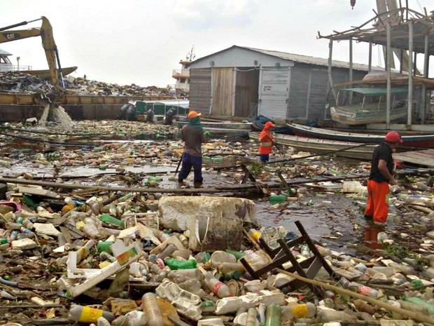 Igarapé poluído pelo lixo em Manaus (Foto: Semulsp/Divulgação)