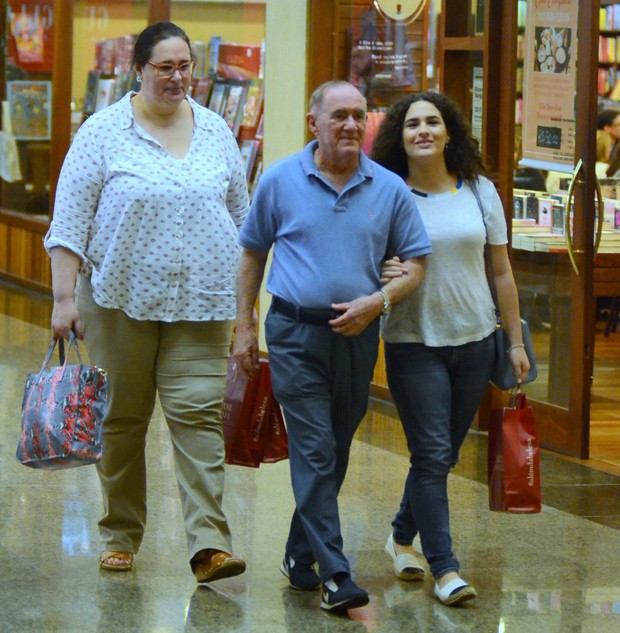 Lívian Aragão com os pais, Renato Aragão e Lílian Taranto (Foto: AgNews)