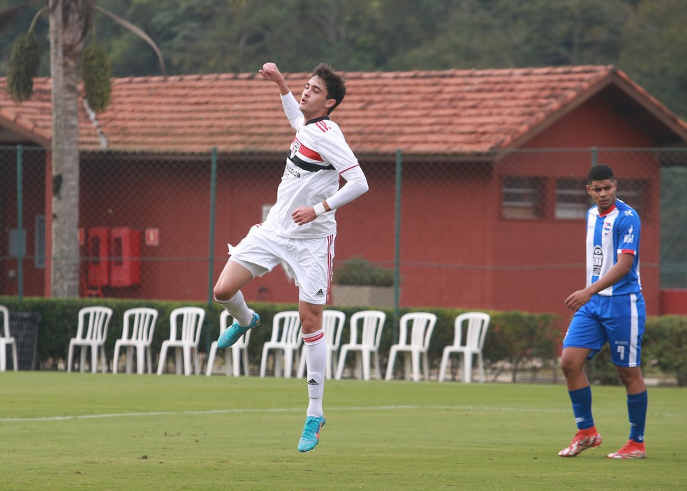 Rodriguinho, do São Paulo, comemora gol sobre o Nacional no Paulista sub-20 — Foto: Nilton Fukuda/saopaulofc.net