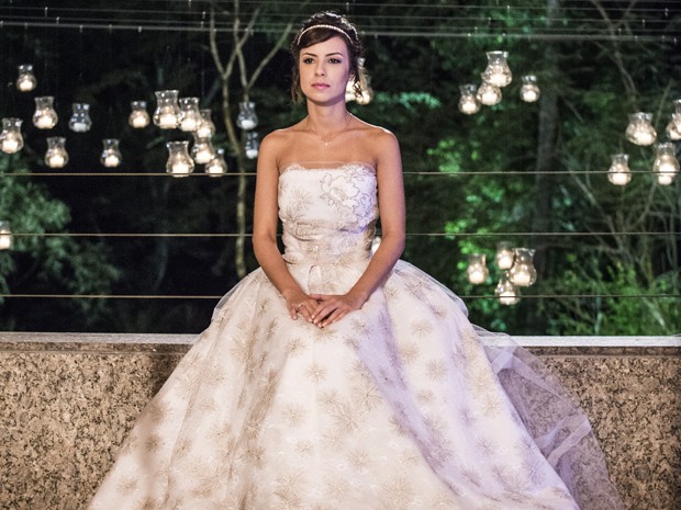 Andreia confessa que nunca sonhou em se casar vestida de noiva (Foto: Raphael Dias/Gshow)