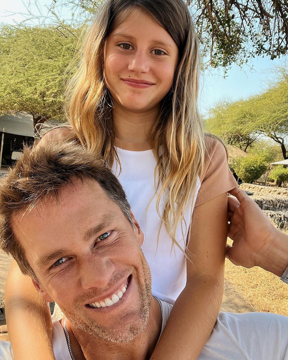 Vivian Lake com o pai, o jogador de futebol americano Tom Brady — Foto: Reprodução/Instagram