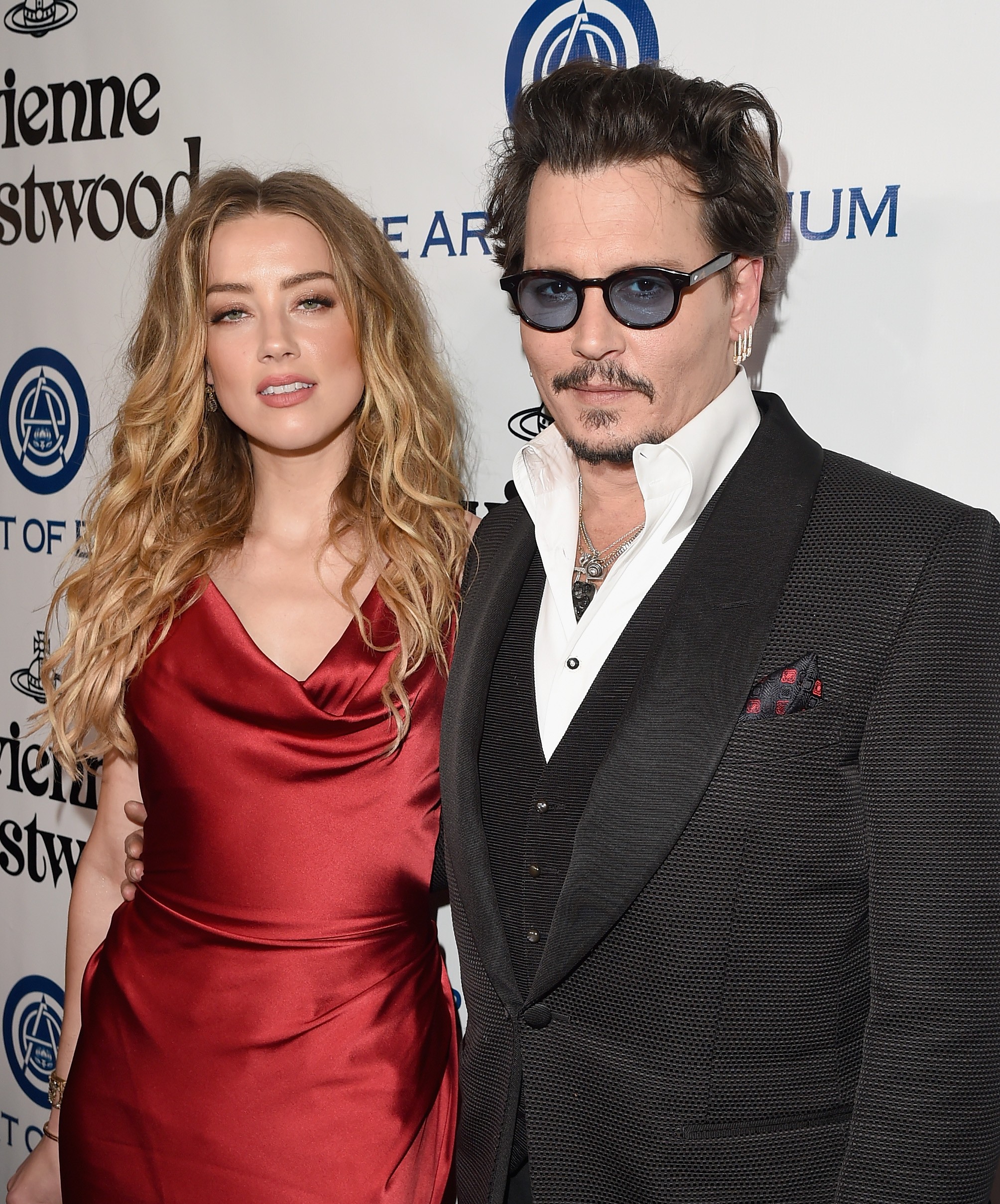 List 101+ Pictures pictures of johnny depp and amber heard Sharp