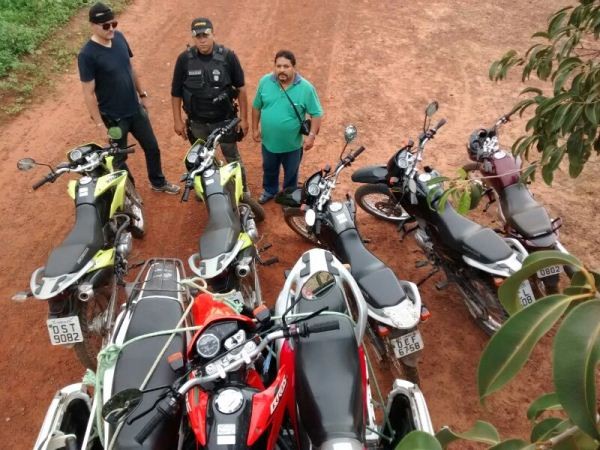 Polícia apreende motos roubadas e clonadas no Norte do Piauí (Foto: Jonas Sousa/PortalCampomaior)