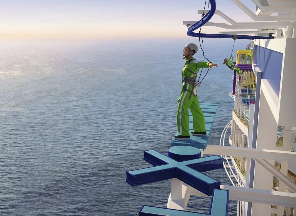 Passageiros poderão fazer um passeio do lado de fora do transatlântico, a 48 metros de altura — Foto: Divulgação