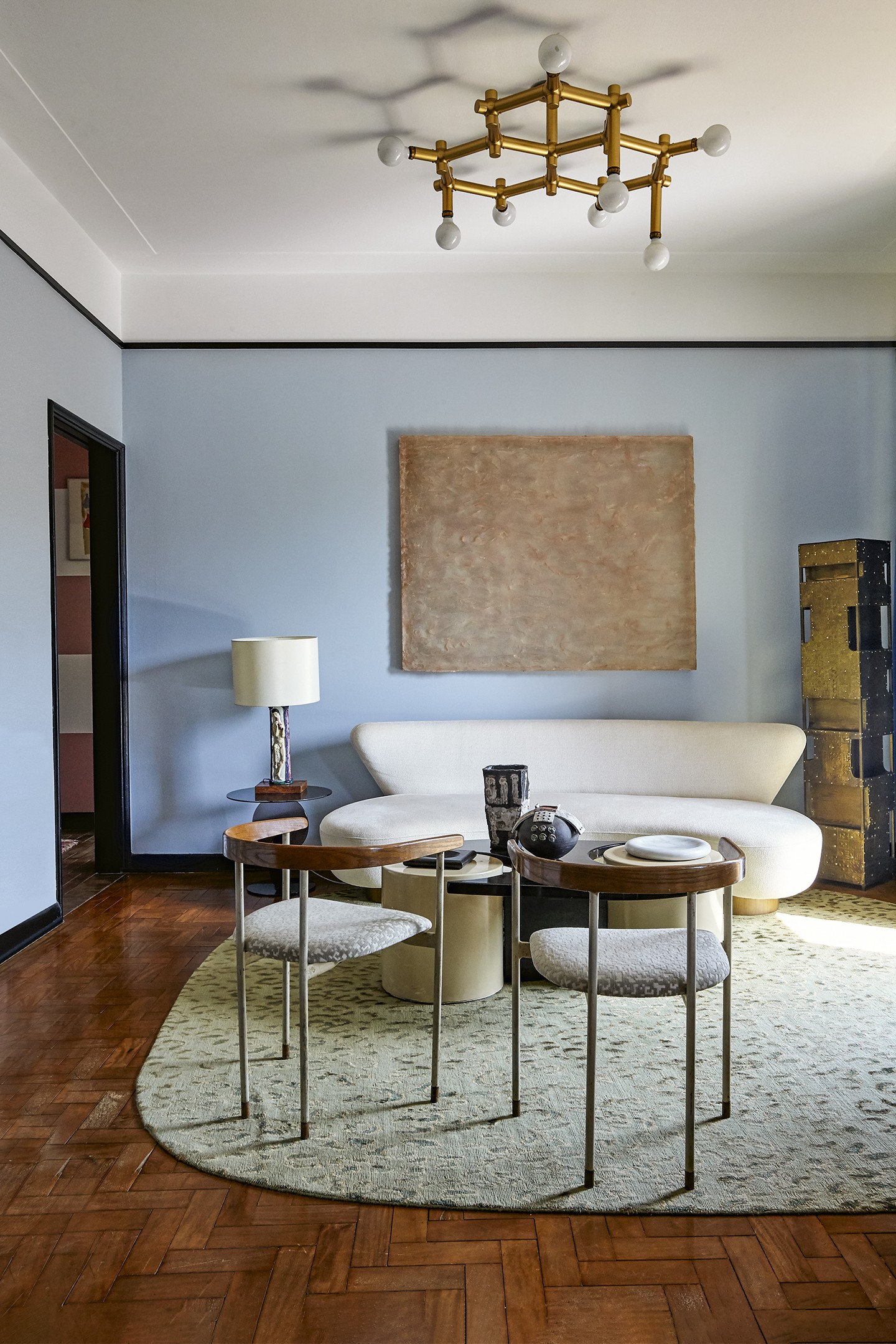 Azul, verde e rosa dão tom suave e nostálgico a apartamento paulistano (Foto: Ilana Bessler/Habitado)