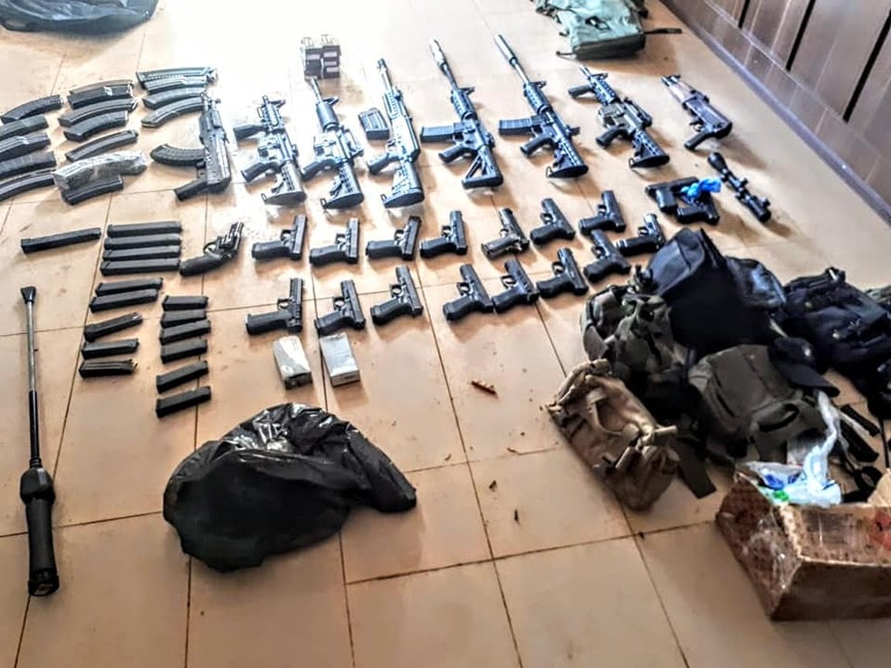 Armas apreendidas em Campo Grande — Foto: Polícia Militar/Divulgação