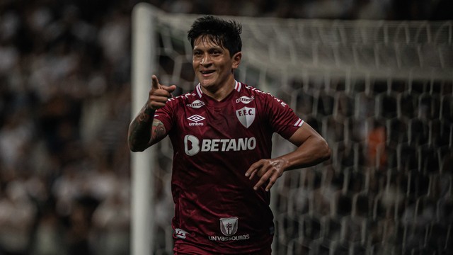 Cano decide vitória do Fluminense sobre o Corinthians