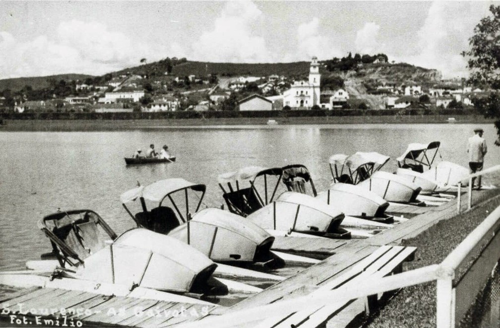 Centro de São Lourenço na década de 1950 e o lago onde hoje é o Parque das Águas — Foto: Acervo Synésio Fagundes / Diretoria Cultura São Lourenço