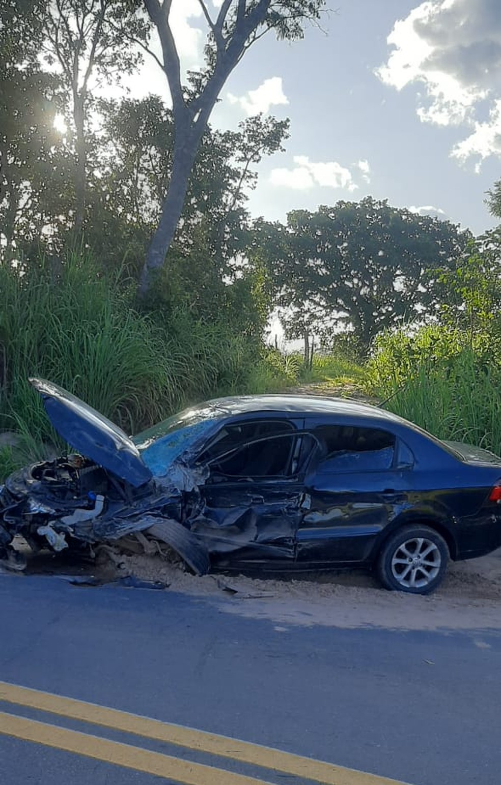 Acidente em Presidente Olegário deixou feridos — Foto: PMRv/Divulgação