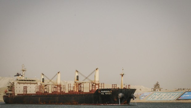 Ever Given, navio que encalhou no Canal de Suez, no Egito, causando bloqueio do tráfego (Foto: Photo by Ahmed Shaker/picture alliance via Getty Images)