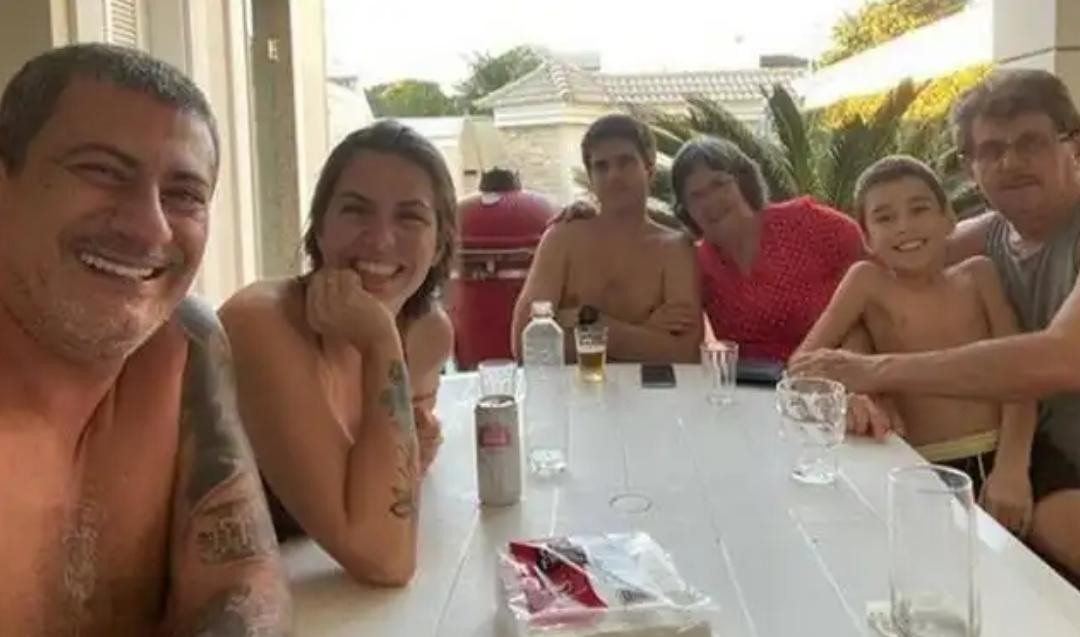 Tom Veiga com Cybelle e seus familiares (Foto: Reprodução/Instagram)