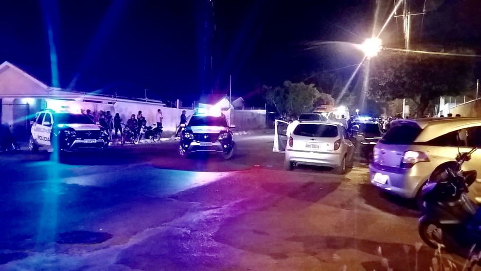 Ex-PM foi morto a tiros no Bairro Jardim Brasília, em Rondonópolis — Foto: Wagner Montanari/Primeira Hora